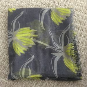 India Hicks Crown Imperial scarf